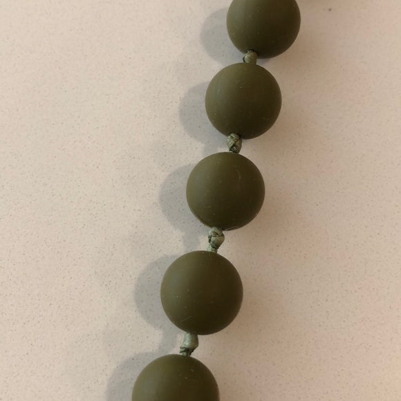 Chew Beads necklace in army green - Picture 3 of 3